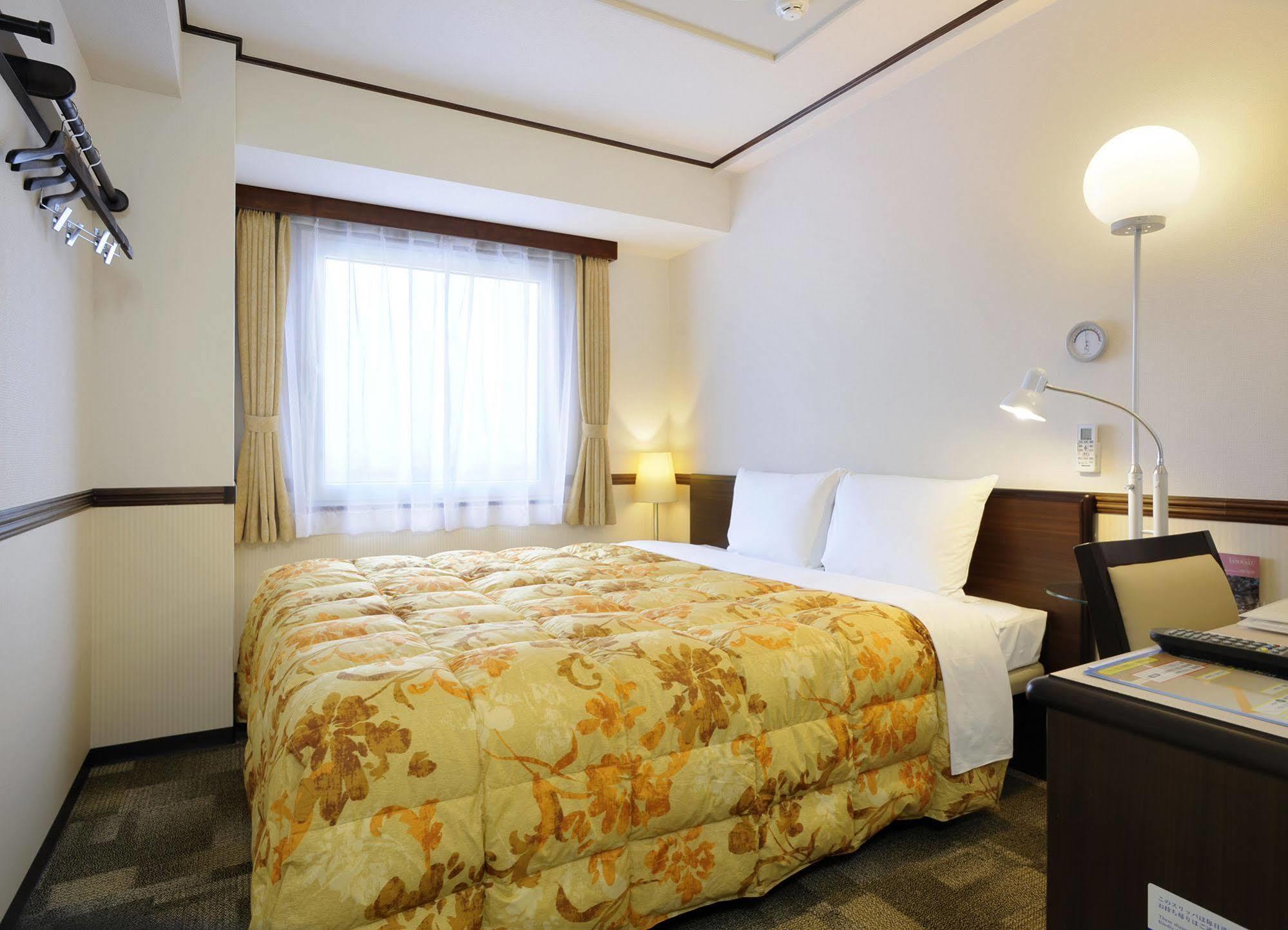 Toyoko Inn Shimonoseki Kaikyo Yume Tower Exterior foto